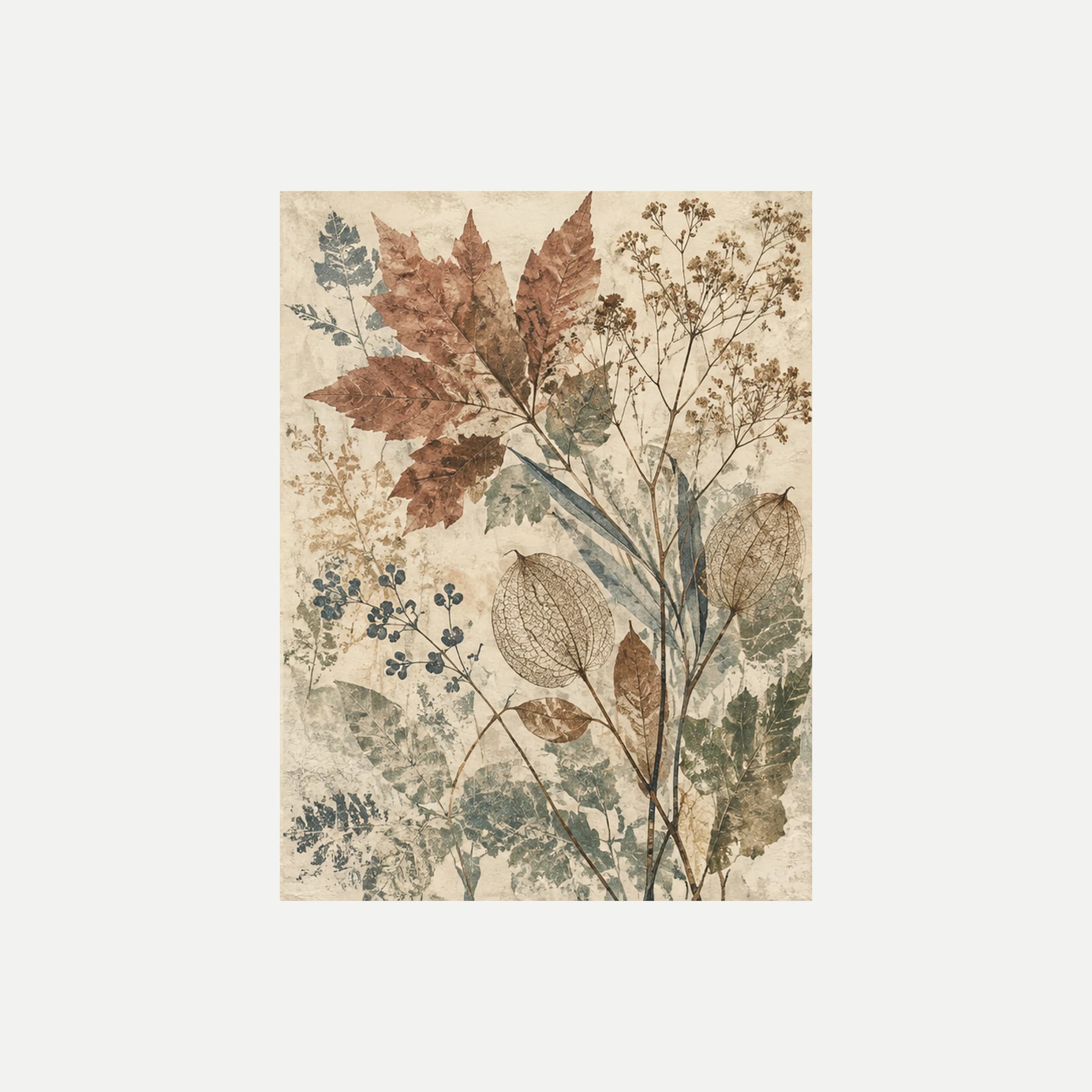 Faded Herbarium III: una hoja rojiza lobulada entre tallos azul grisáceo y pequeñas flores azules, sin marco, sobre fondo neutro.