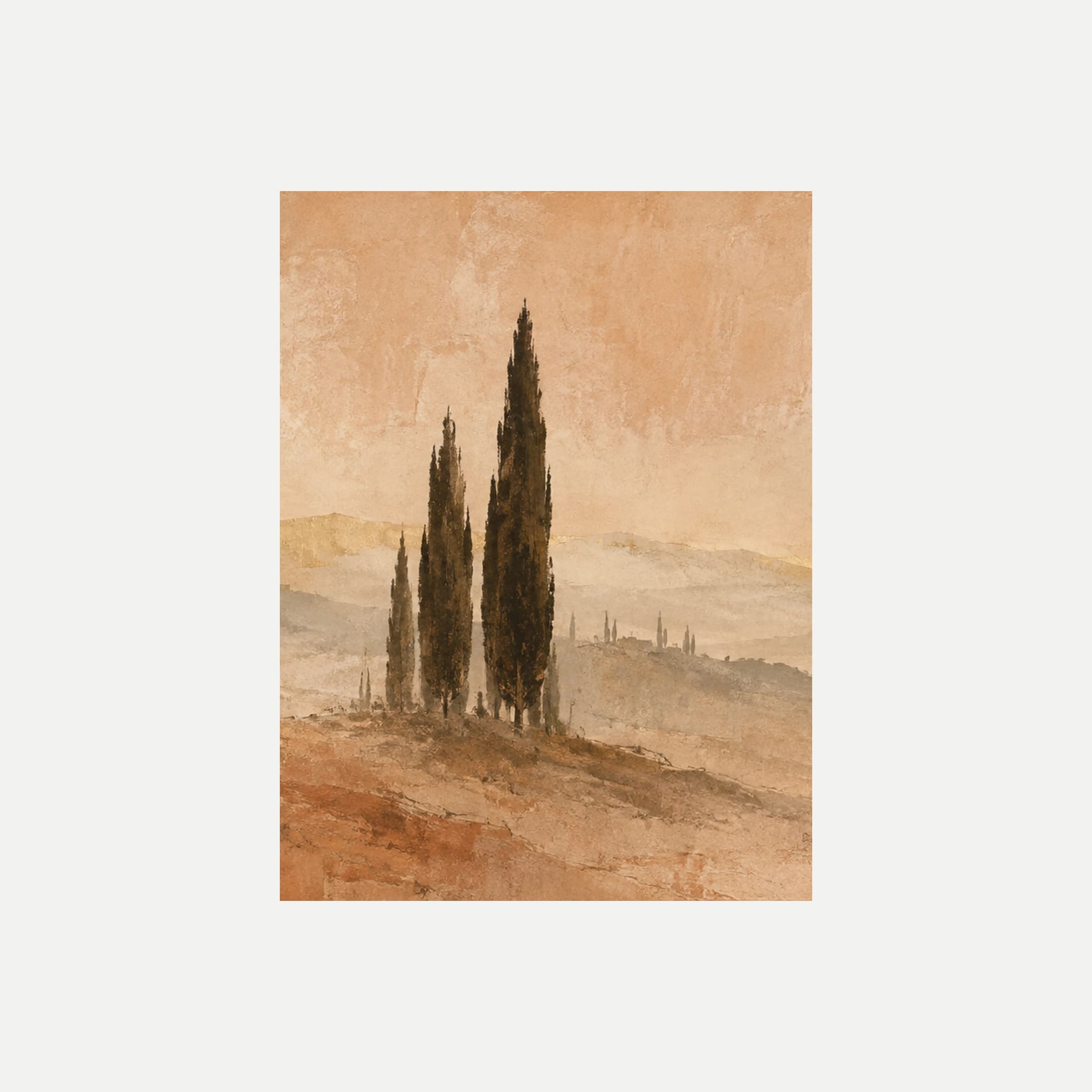 Cipreses de siena II: un grupo de cipreses centrado entre suaves colinas beige bajo un cielo melocotón, sin marco, sobre fondo neutro.