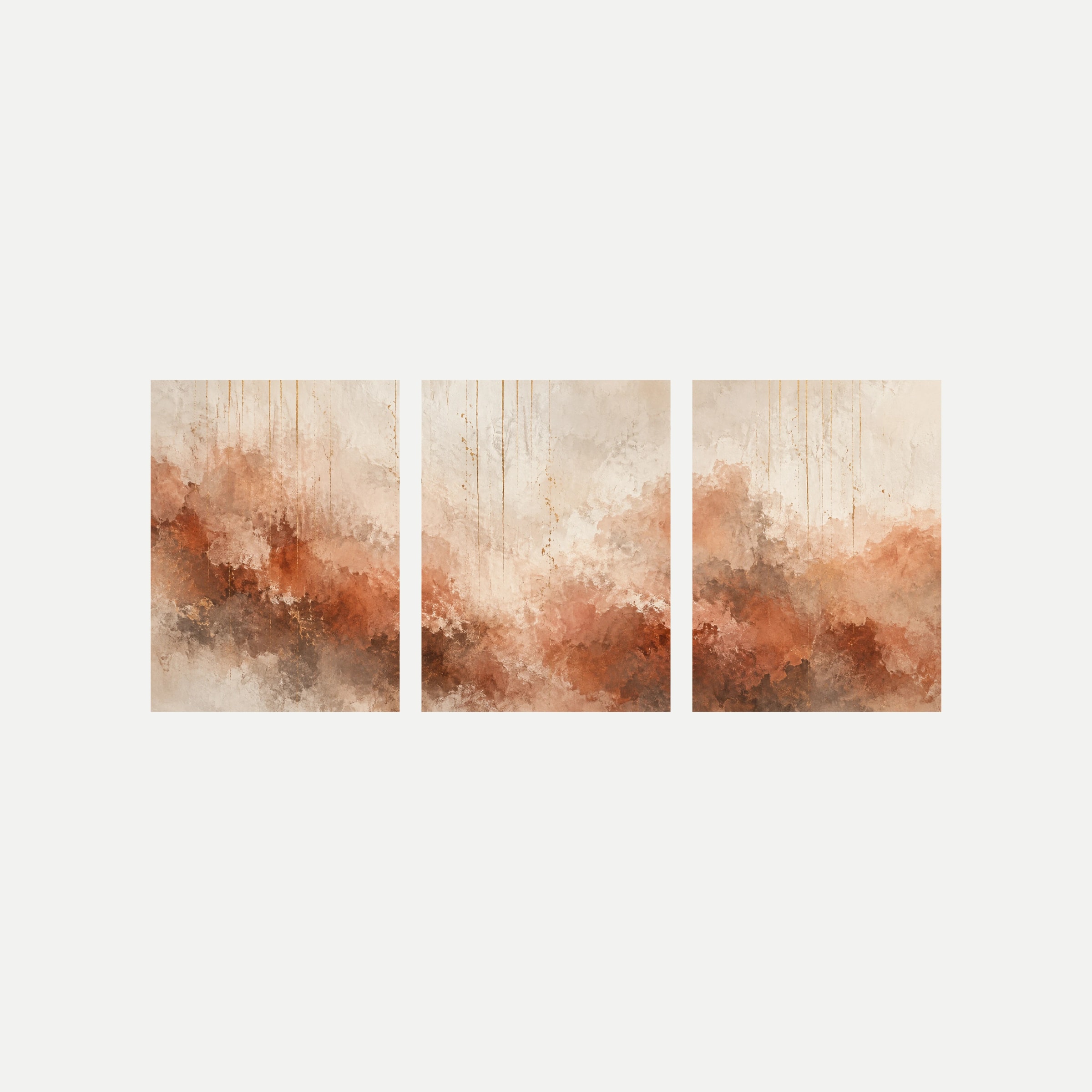 Tres paneles sobre fondo neutro con nubes abstractas de color crema, siena y marrón, y finas líneas verticales en la parte superior.