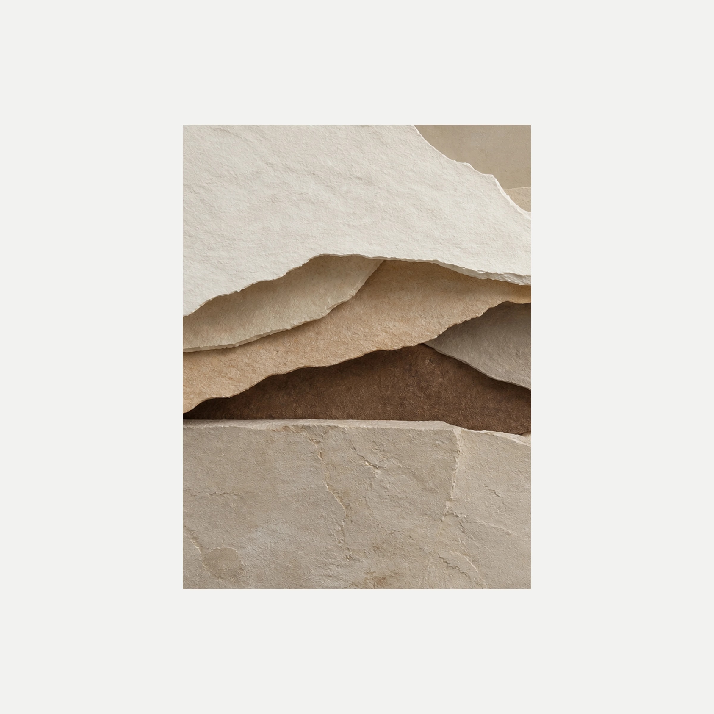 Parchment Stacks I: capas crema de bordes rasgados sobre una cavidad marrón representada, sin marco, sobre fondo neutro.