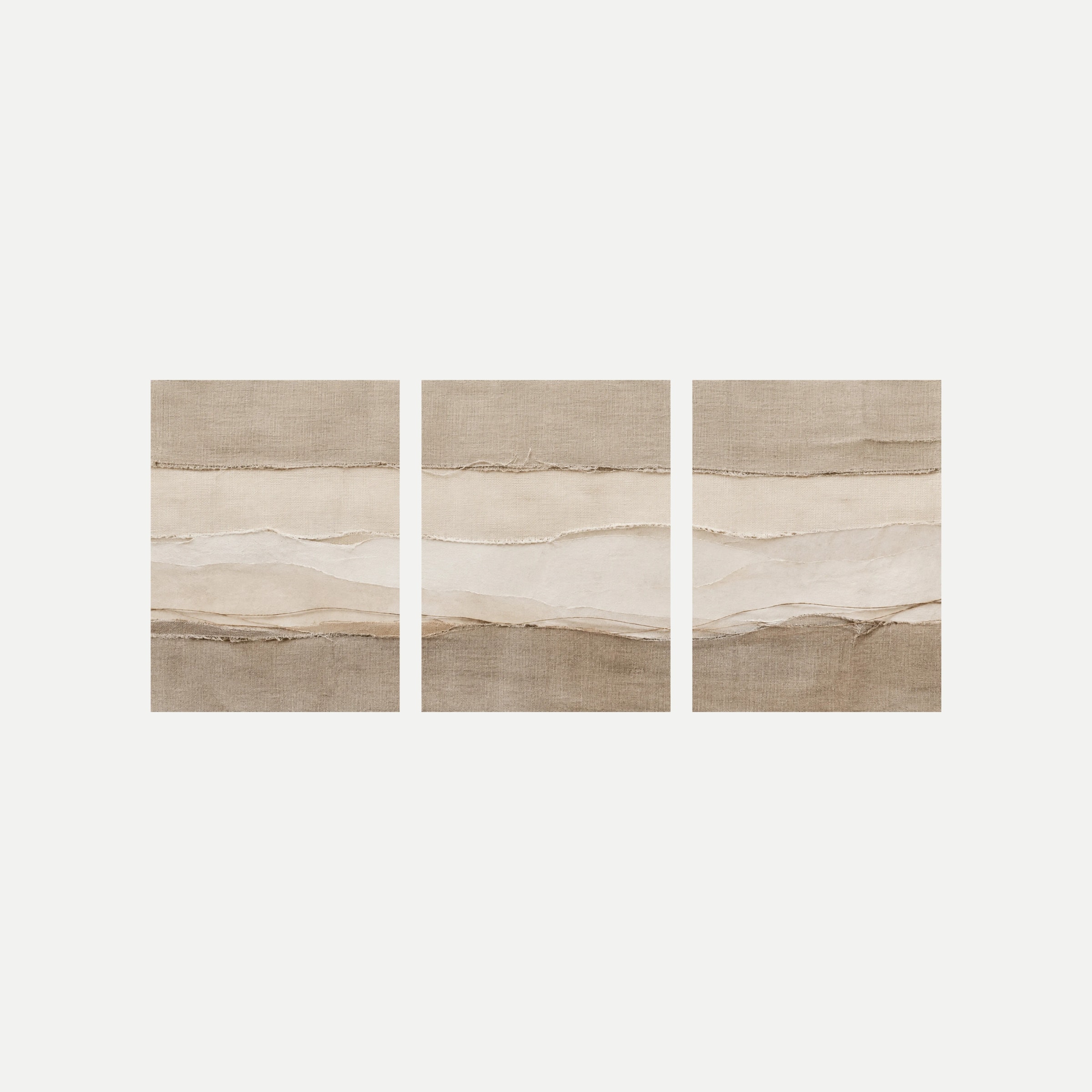 Tres paneles sobre fondo neutro con franjas horizontales crema y beige, bordes irregulares y apariencia de trama textil.