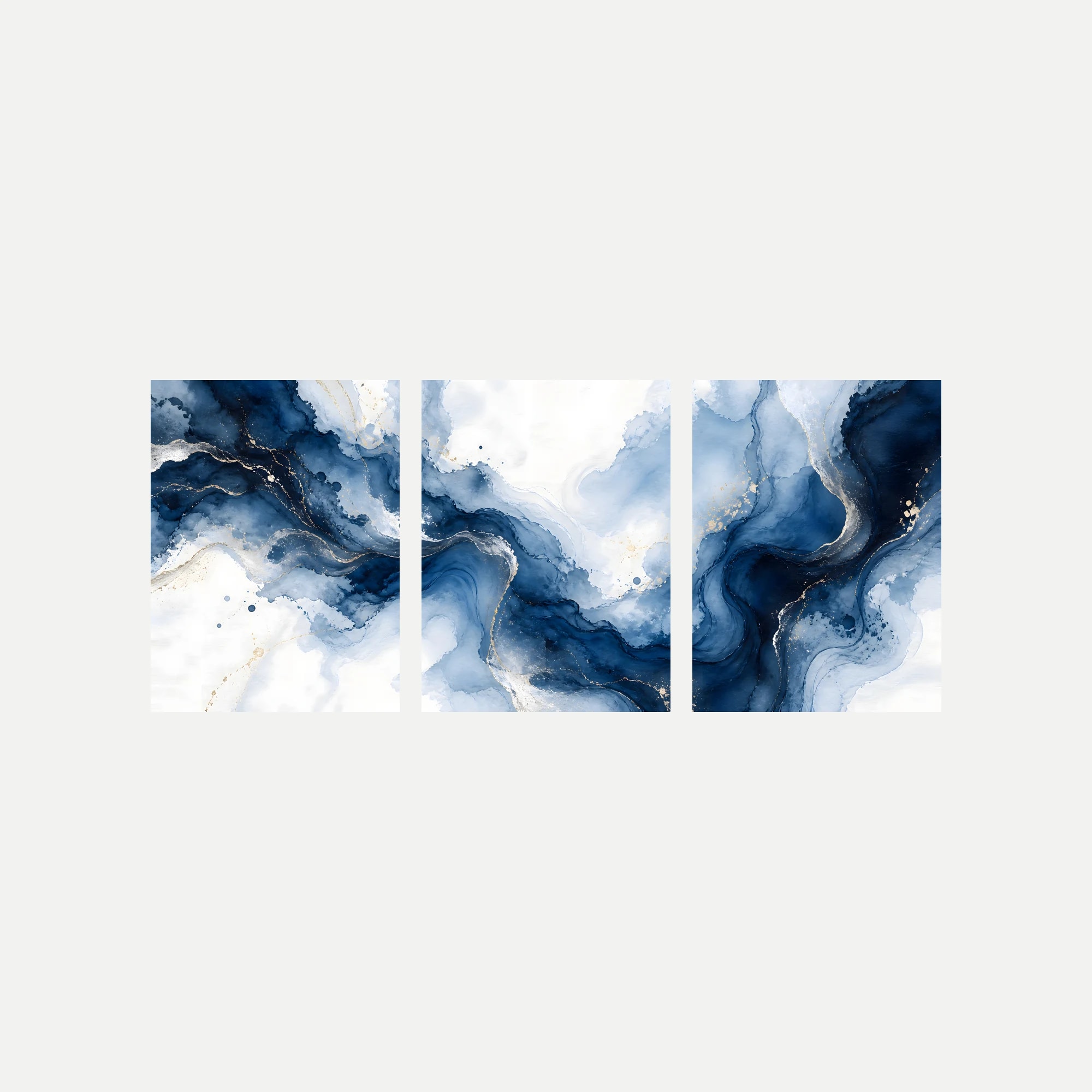 Tres láminas verticales sin marco sobre fondo neutro, con grandes formas fluidas azul cobalto, áreas blancas y trazos finos de tono dorado.