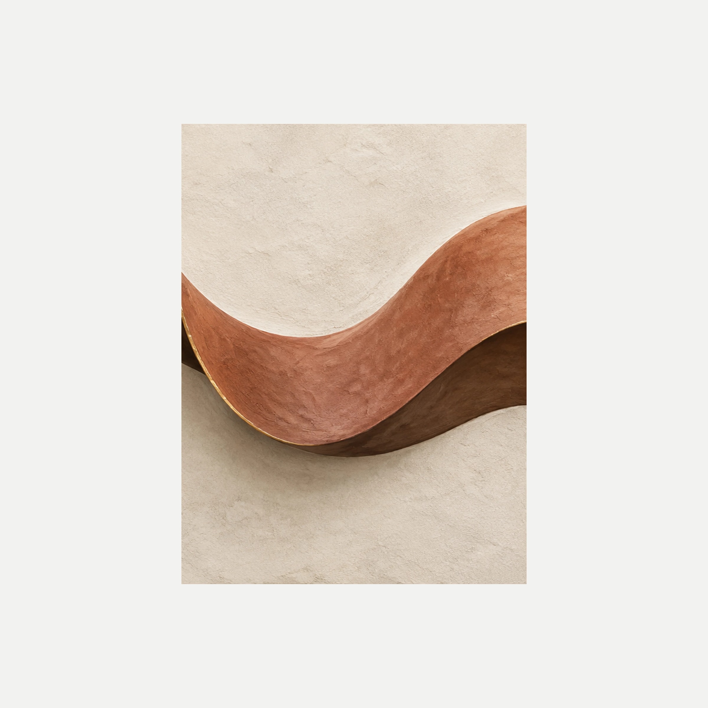 Ember Ribbon III: una amplia cinta terracota ondulada con borde inferior marrón sobre fondo crema, sin marco, sobre fondo neutro.
