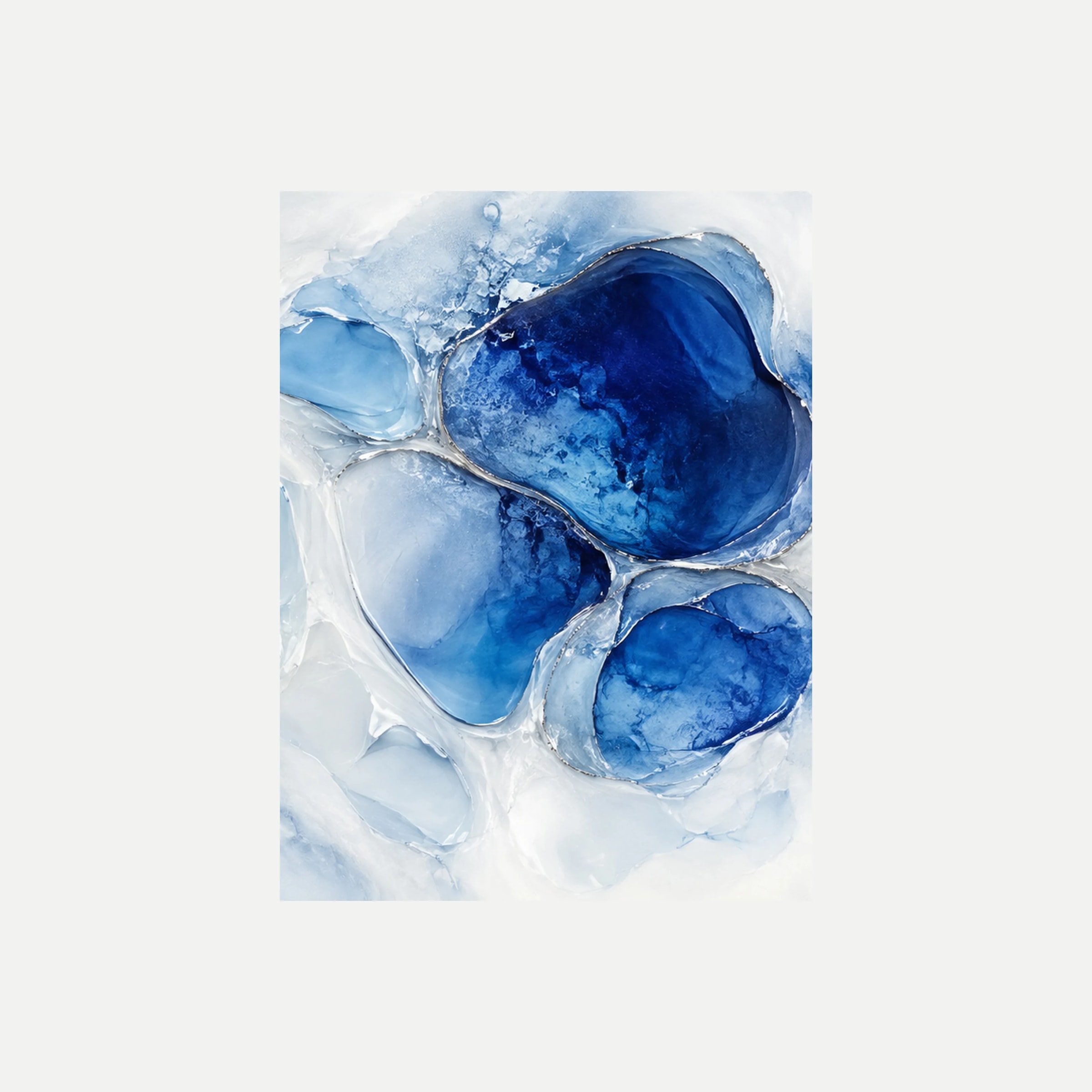 Aqua Cells III: formas azules superpuestas de tamaños distintos con contornos luminosos, sin marco, sobre fondo neutro.
