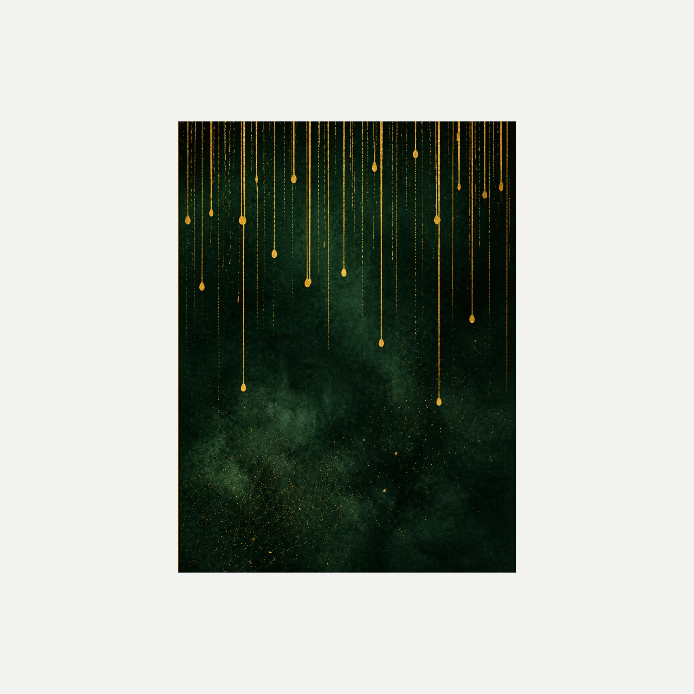Auric Rain I: líneas de tono dorado de distintas longitudes sobre un campo verde, sin marco, sobre fondo neutro.