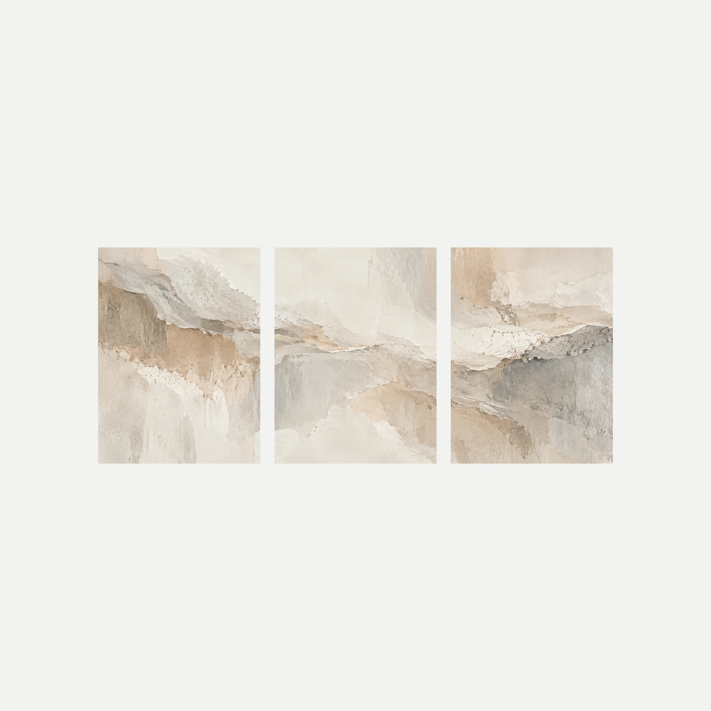 Tríptico sobre fondo neutro con estratos irregulares crema, beige y gris, zonas claras amplias y bordes de apariencia mineral.