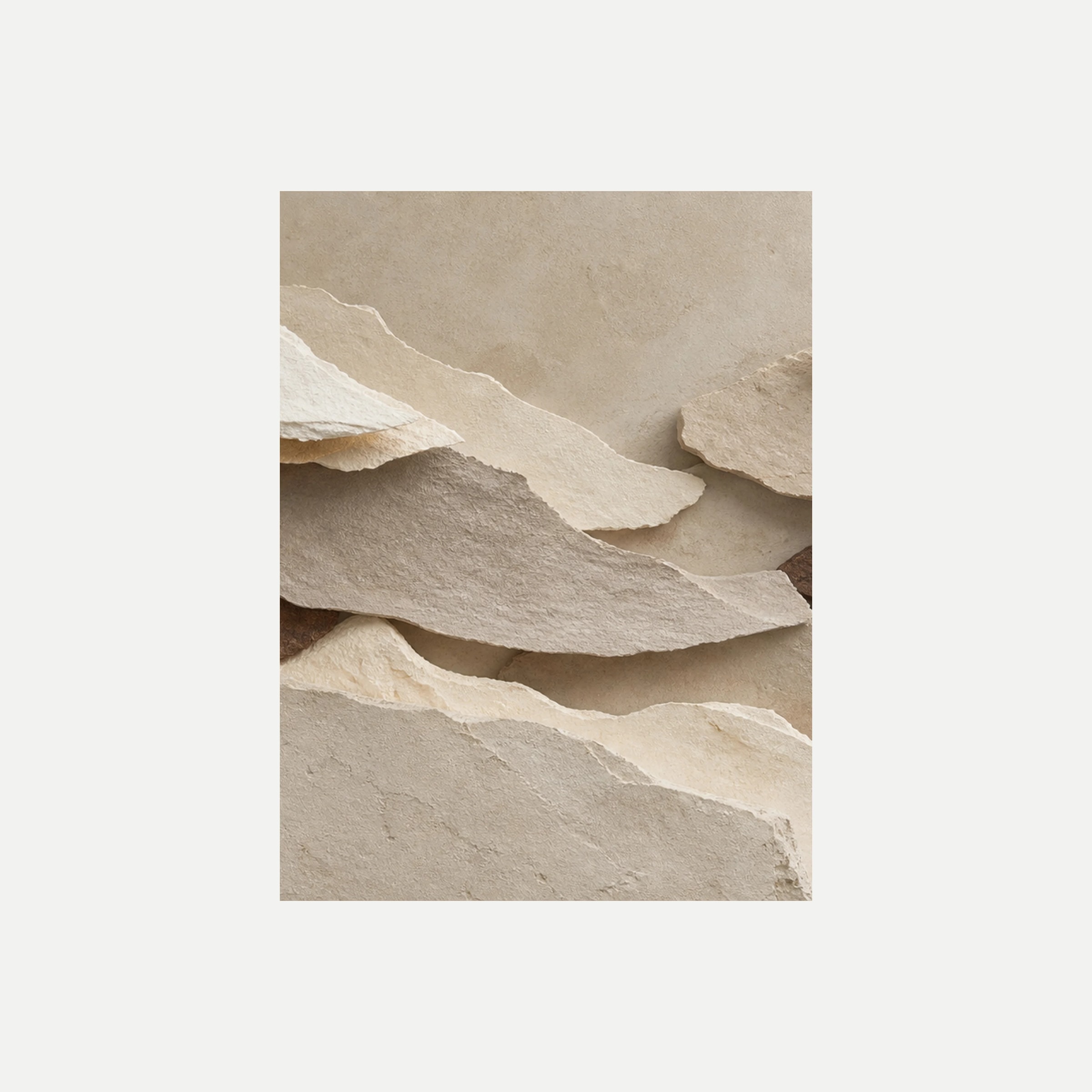 Parchment Stacks II: fragmentos beige superpuestos con bordes blancos y sombras suaves, sin marco, sobre fondo neutro.