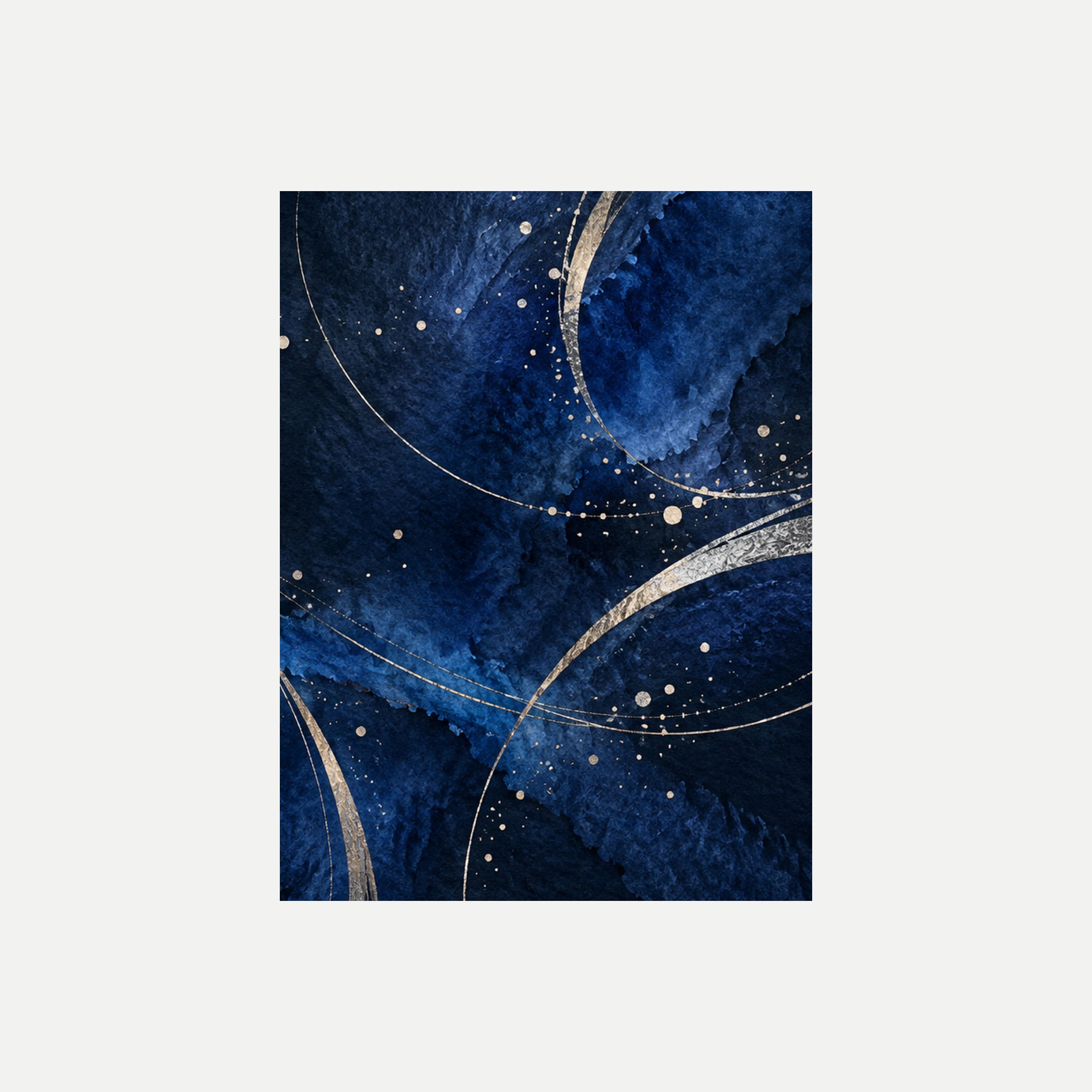 Nocturno de cobalto III: una franja azul sinuosa rodeada por líneas curvas y puntos de tono dorado, sin marco, sobre fondo neutro.