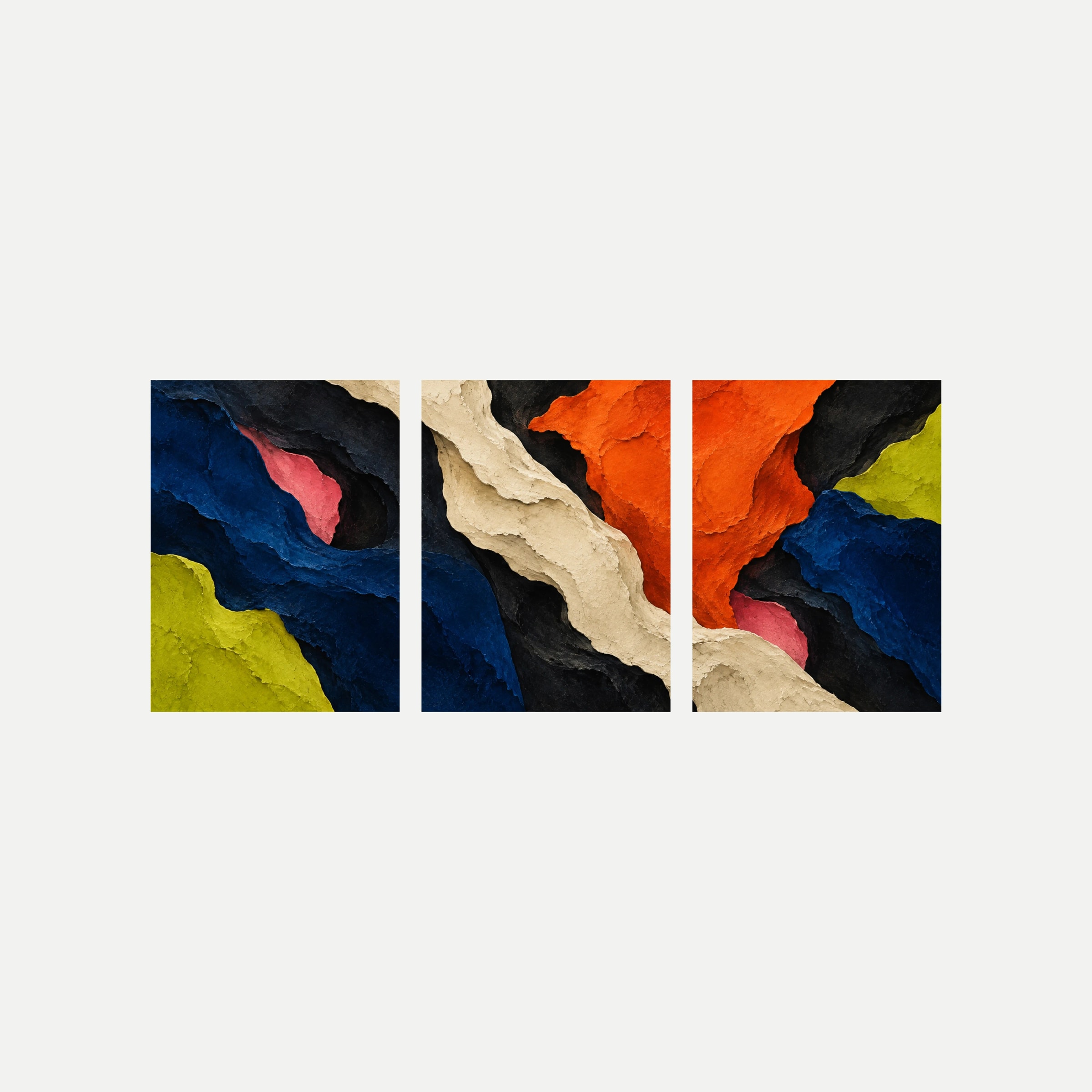 Tres paneles sobre fondo neutro con formas irregulares azul oscuro, negro, naranja, crema, rosa y lima de profundidad representada.