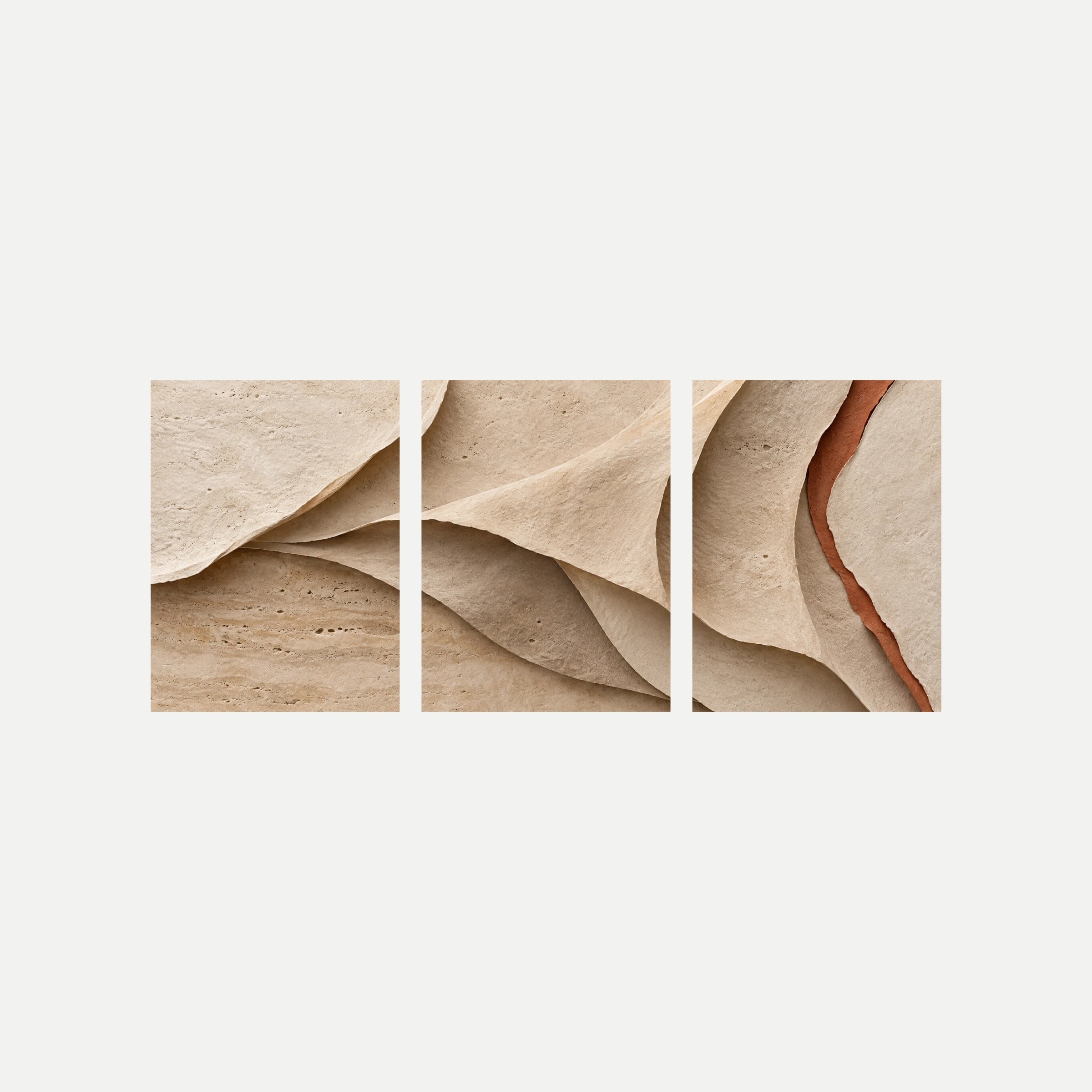 Tres paneles sobre fondo neutro con pliegues superpuestos de apariencia mineral en crema y arena, y una franja terracota lateral.