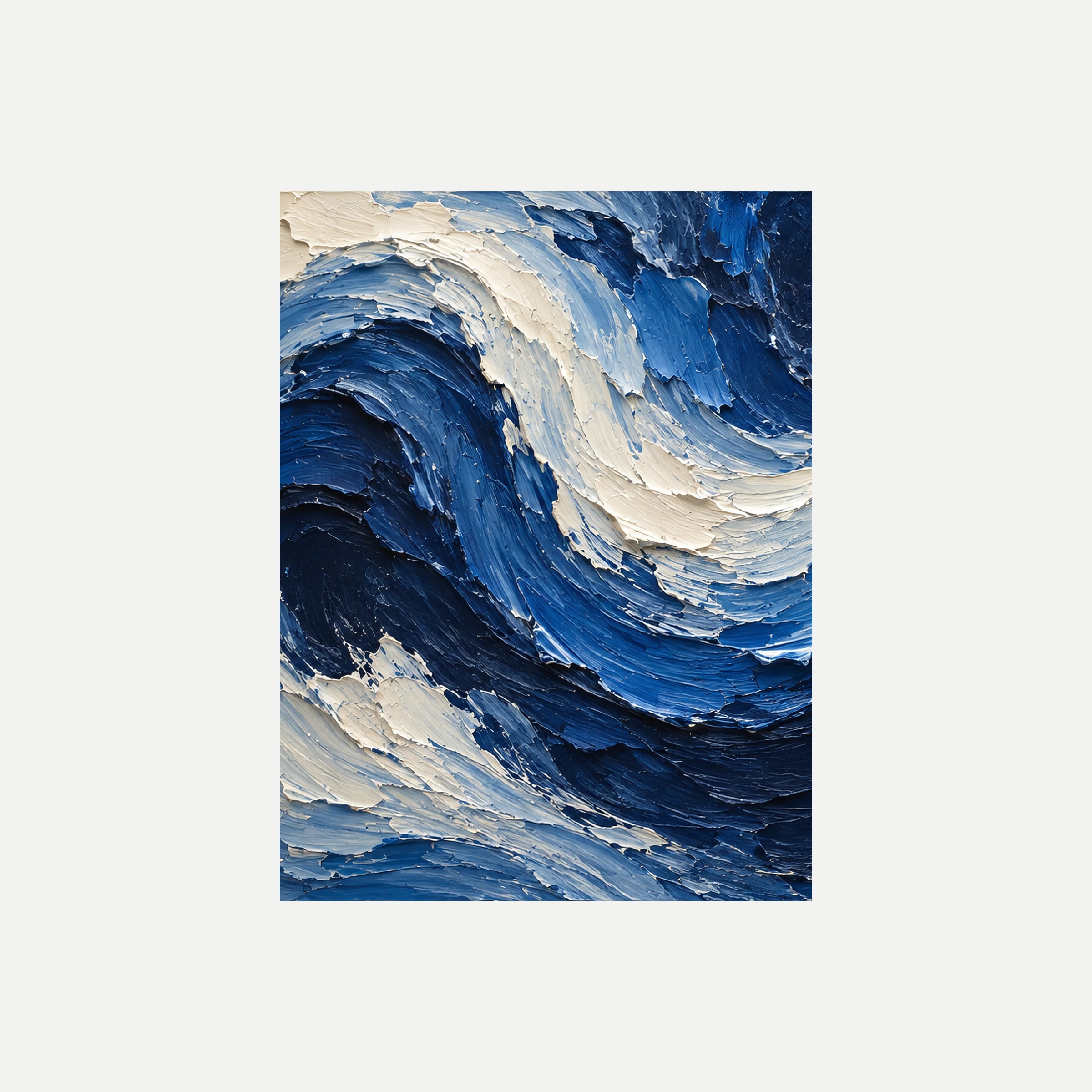 Seda en movimiento I: una onda azul profunda coronada por una franja marfil de textura visual, sin marco, sobre fondo neutro.