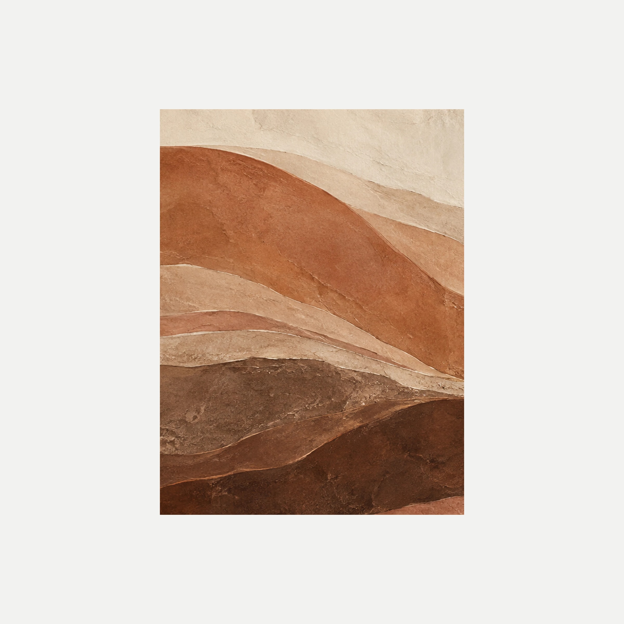 Estratos de arcilla I: bandas curvas terracota y marrones bajo una amplia zona superior color crema, sin marco, sobre fondo neutro.