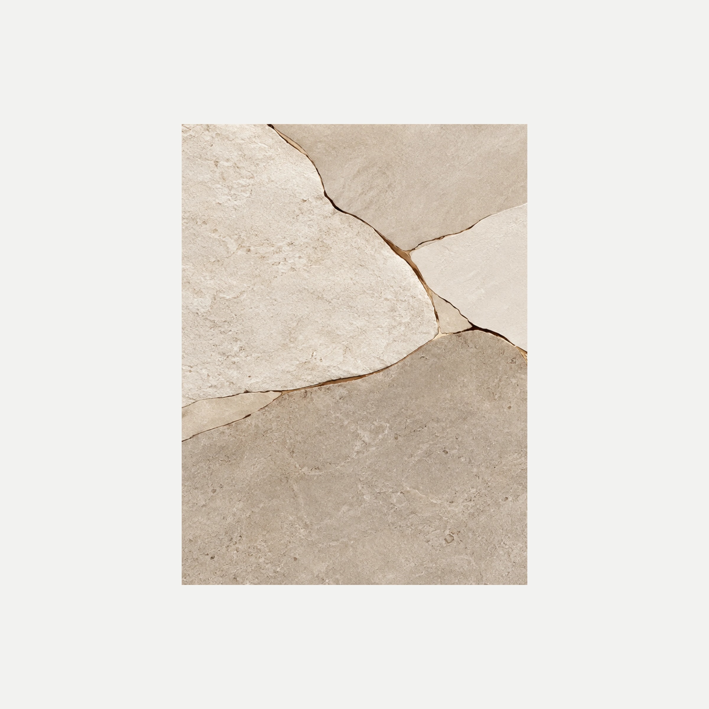 Quiet Kintsugi I: planos crema y beige divididos por finas líneas irregulares oscuras, sin marco, sobre fondo neutro.