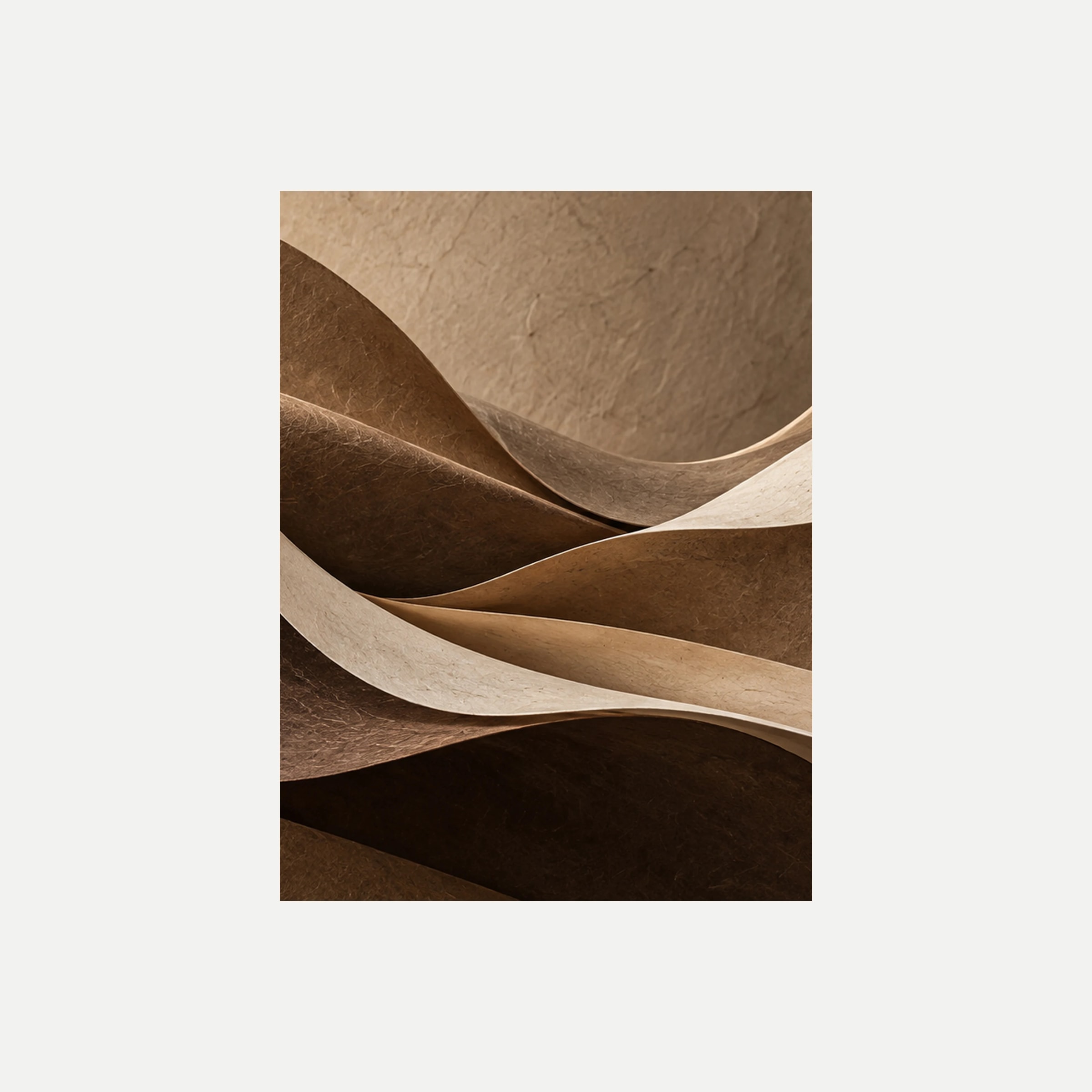 Cocoa Fold II: curvas caramelo y café que se encuentran bajo un plano arena, sin marco, sobre fondo neutro.