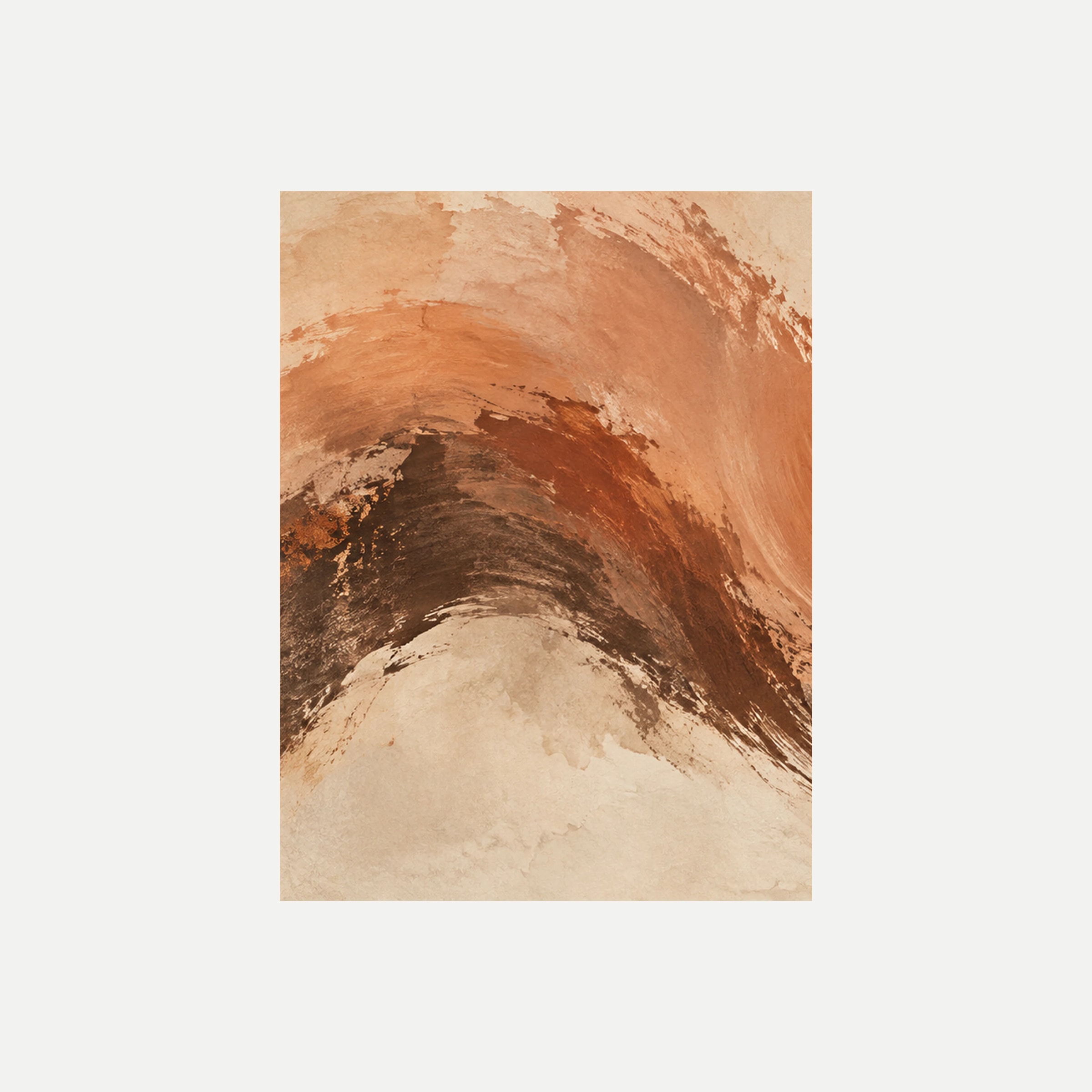 Corriente cálida I: una curva marrón oscura bajo un arco terracota y melocotón sobre fondo crema, sin marco, sobre fondo neutro.