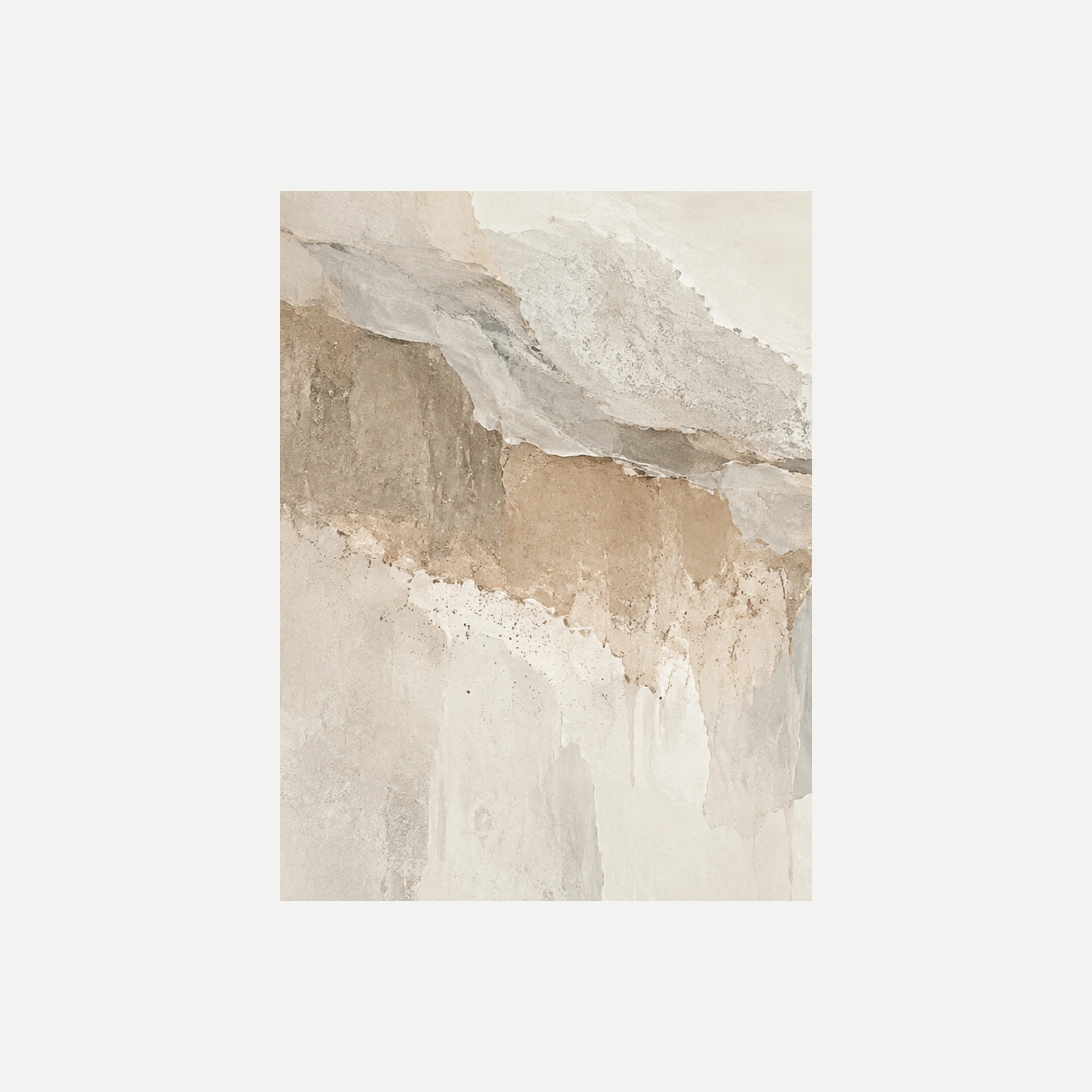 Salt And Clay I: un estrato gris cálido bajo capas crema de borde irregular, sin marco, sobre fondo neutro.