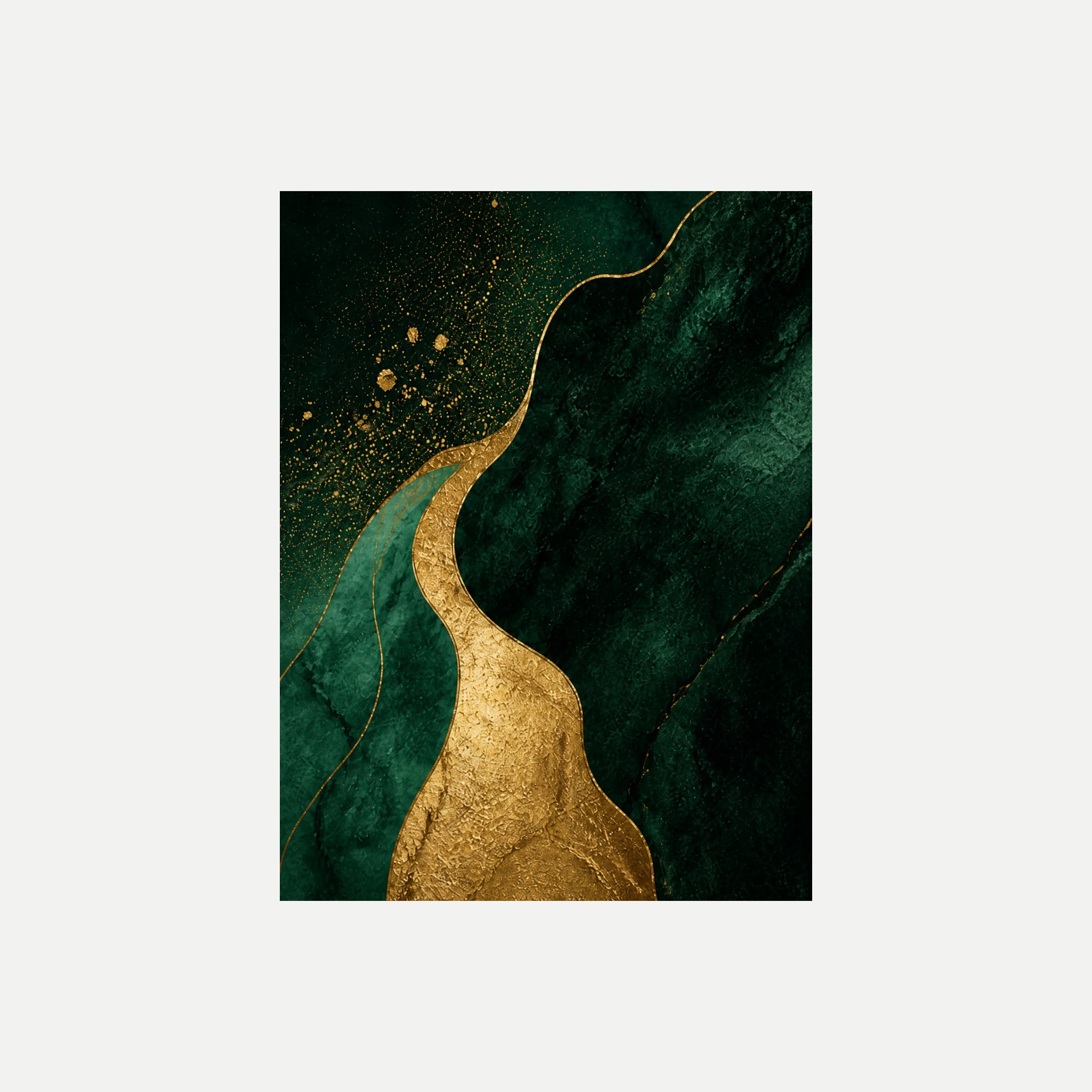 Emerald Rill I: una franja sinuosa de tono dorado entre corrientes verde esmeralda, sin marco, sobre fondo neutro.